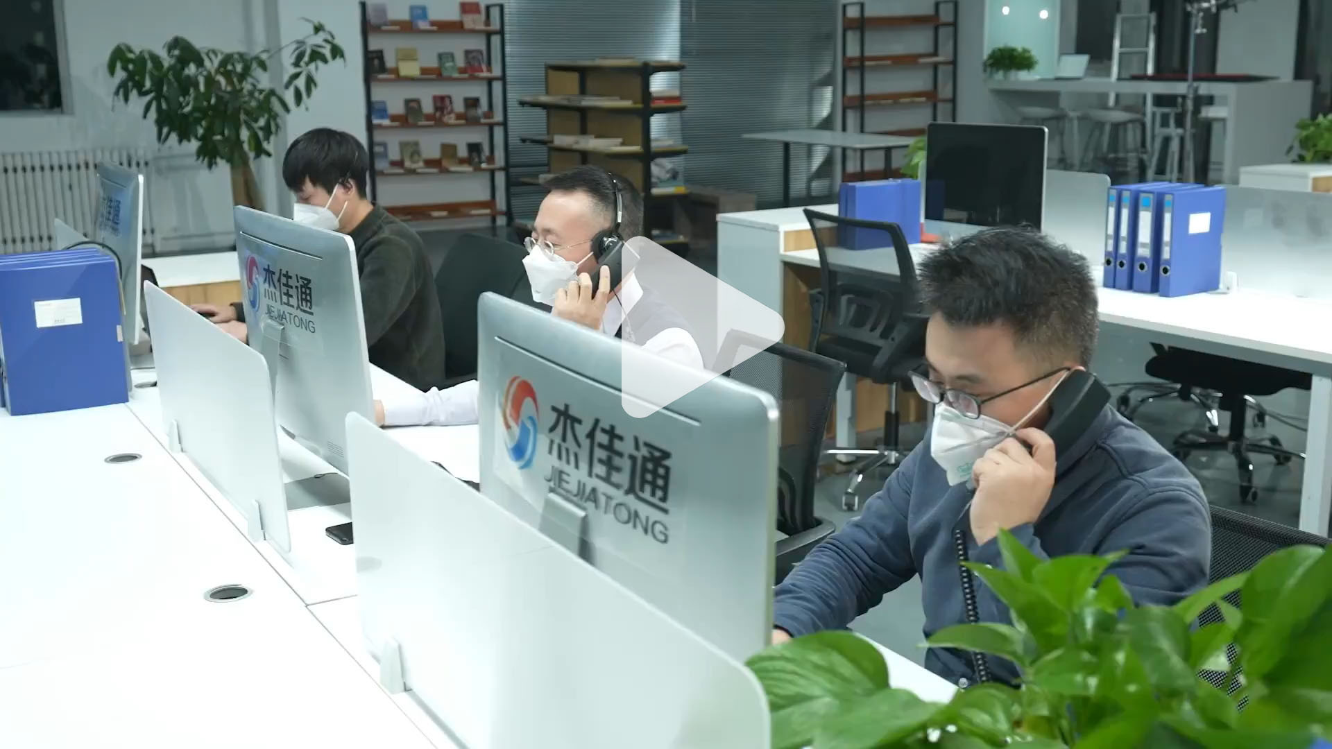 點擊本圖播放央視高清視頻 點擊本圖播放央視高清視頻